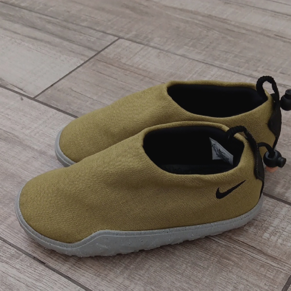 NIKE ACG AIR MOCS..SIZE 4.5